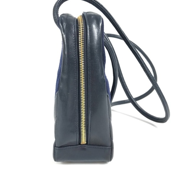 CHANEL Blue Leather Shoulder Bag - Picture 4 of 16